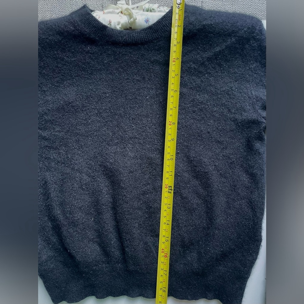 aritzia Black Cashmere Sweater classic small - Picture 8 of 10